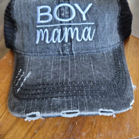 Distressed "Boy Mama" embroidered baseball hat with ponytail / Messy bun opening - Picture 2 of 5